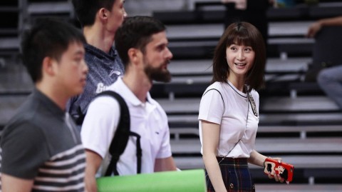 硝烟与玫瑰：粤疆大战背后的温柔目光
