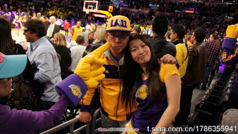 罗雪娟卢晓恩爱亮相斯台普斯，见证科比麦蒂经典对决