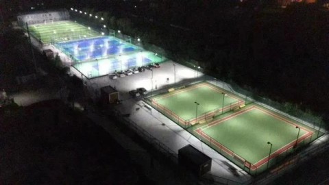 2026足球场休息区革命：从球员心理疗愈到透明通道的商业化狂飙