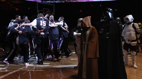 帝国突击队庇佑太阳球员，道具都是真东西！菲尼克斯星球大战之夜燃爆全场