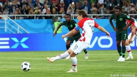 克罗地亚3-0阿根廷：魔笛亮剑门神送礼，格子军团提前出线